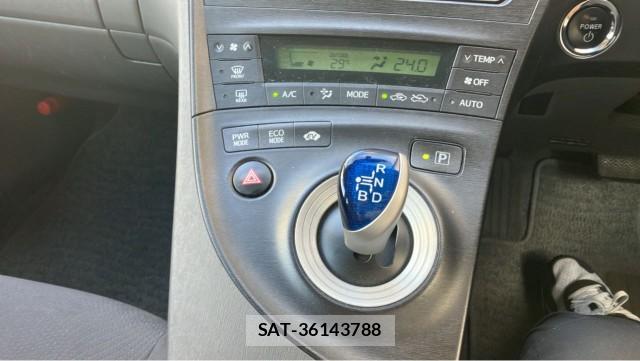 Toyota PRIUS 2009-11 8874469-14