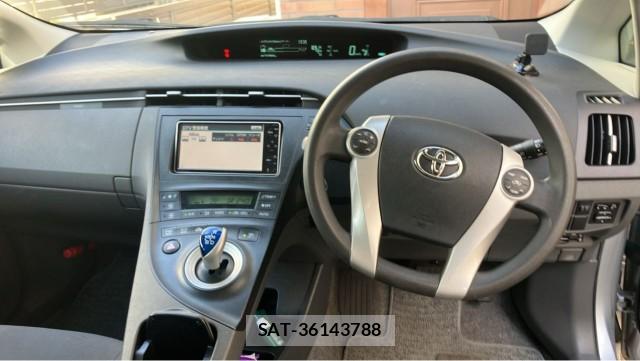 Toyota PRIUS 2009-11 8874469-16