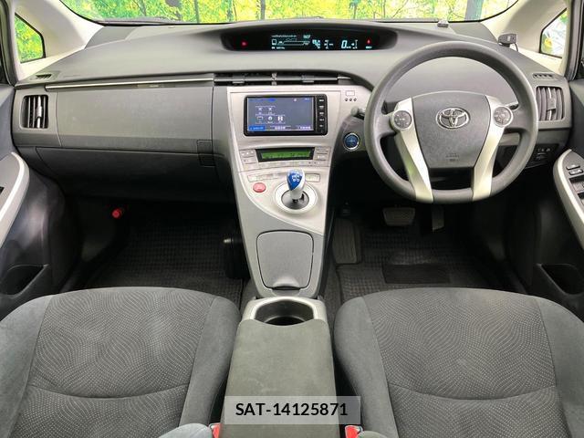 Toyota PRIUS 2015-10 8874609-1