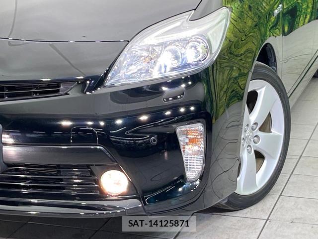 Toyota PRIUS 2015-10 8874609-11