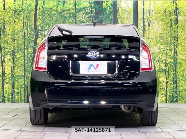 Toyota PRIUS 2015-10 8874609-14