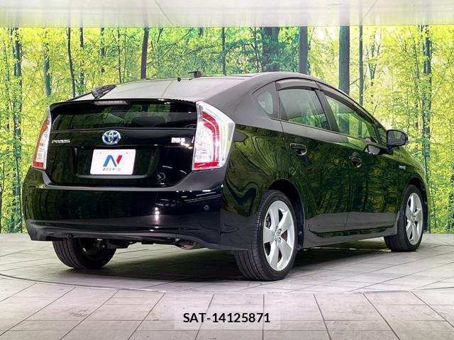 Toyota PRIUS 2015-10 8874609-16