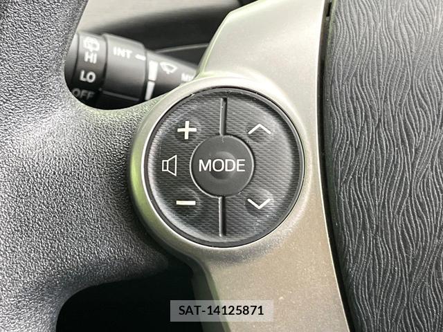 Toyota PRIUS 2015-10 8874609-6