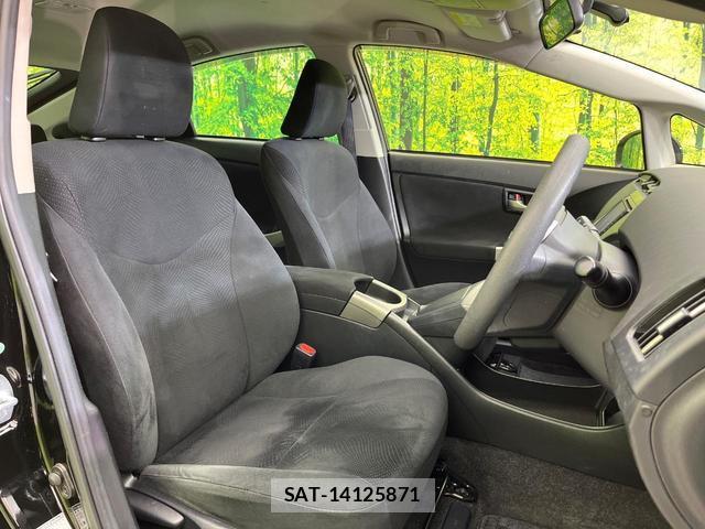 Toyota PRIUS 2015-10 8874609-8