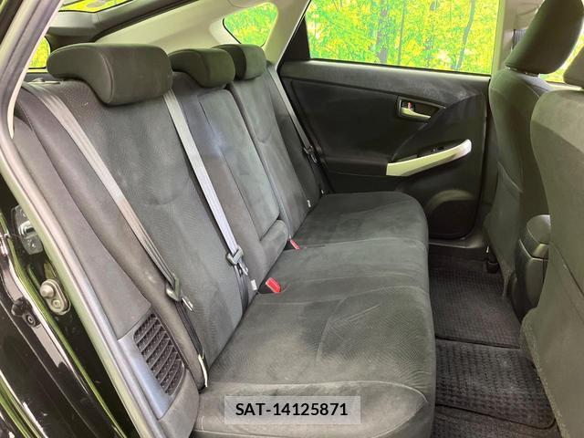 Toyota PRIUS 2015-10 8874609-9