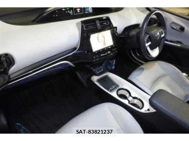 Toyota PRIUS 2016-02 8874884-2
