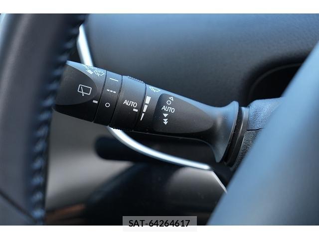 Toyota PRIUS 2018-06 8875356-11