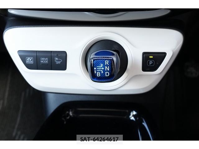 Toyota PRIUS 2018-06 8875356-7