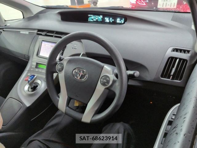 Toyota PRIUS 2015-07 8875373-2