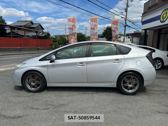 Toyota PRIUS 2009-11 8875389-11