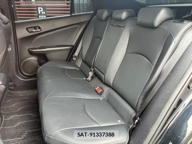 Toyota PRIUS 2015-12 8875540-12