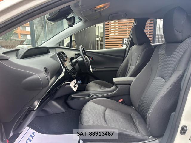Toyota PRIUS 2017-07 8875542-10
