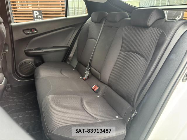 Toyota PRIUS 2017-07 8875542-12