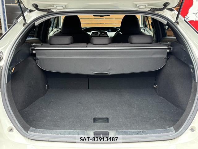 Toyota PRIUS 2017-07 8875542-13