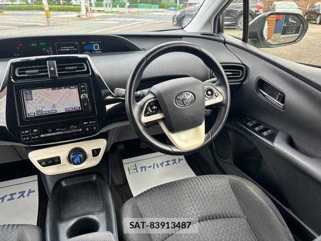 Toyota PRIUS 2017-07 8875542-16