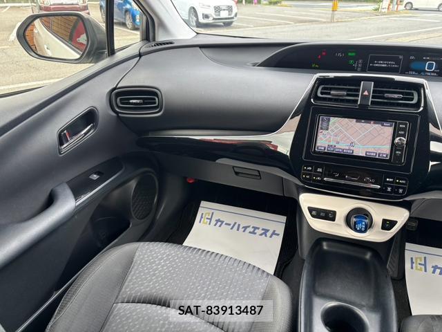 Toyota PRIUS 2017-07 8875542-17