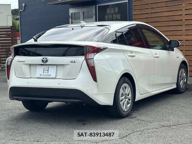 Toyota PRIUS 2017-07 8875542-3