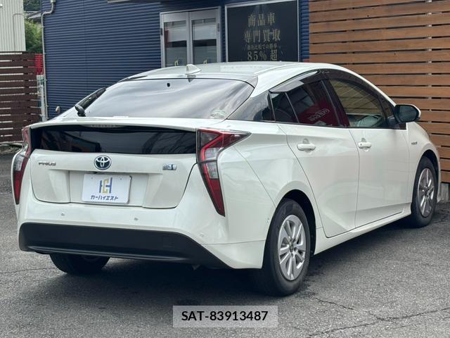 Toyota PRIUS 2017-07 8875542-4