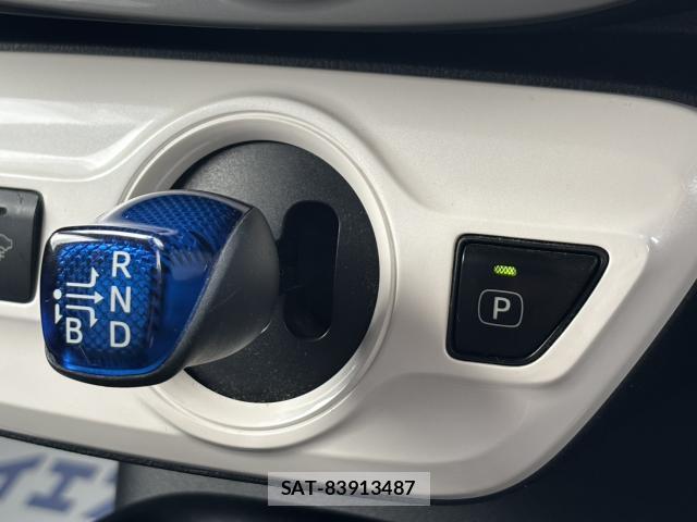 Toyota PRIUS 2017-07 8875542-8