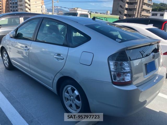 Toyota PRIUS 2005-03 8875609-13