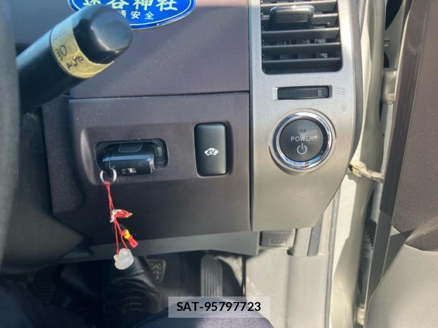 Toyota PRIUS 2005-03 8875609-17