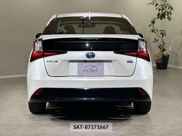 Toyota PRIUS 2019-01 8875643-1