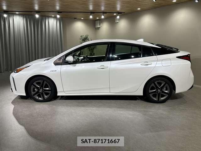 Toyota PRIUS 2019-01 8875643-10