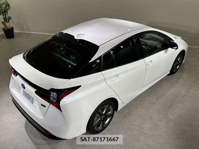 Toyota PRIUS 2019-01 8875643-13