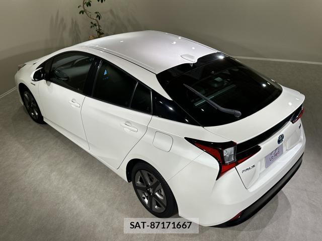 Toyota PRIUS 2019-01 8875643-14