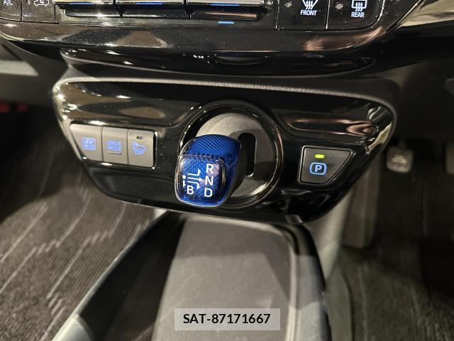 Toyota PRIUS 2019-01 8875643-15