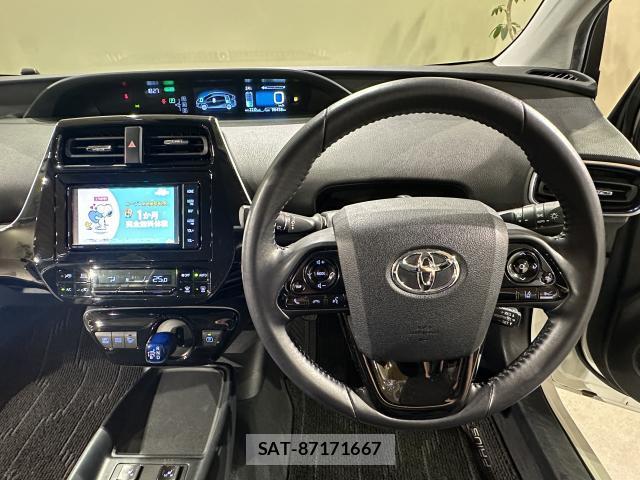 Toyota PRIUS 2019-01 8875643-17