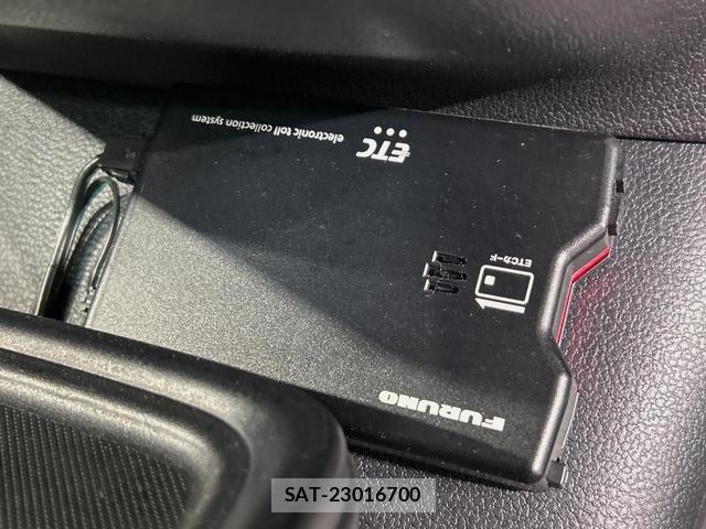 Toyota PRIUS 2021-06 8875655-6
