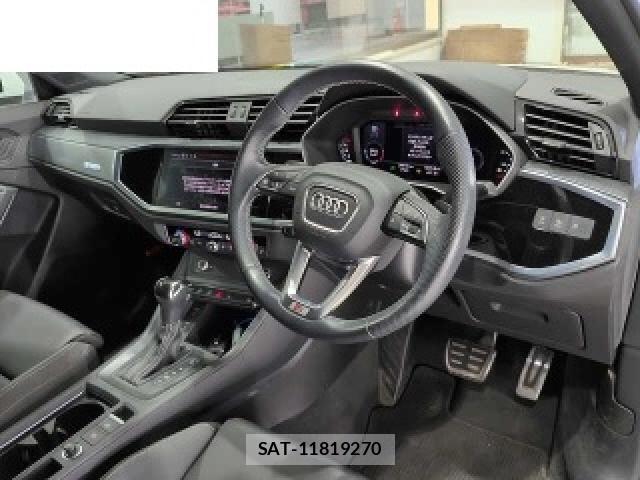 Audi Q3 2021-09 8874882-2
