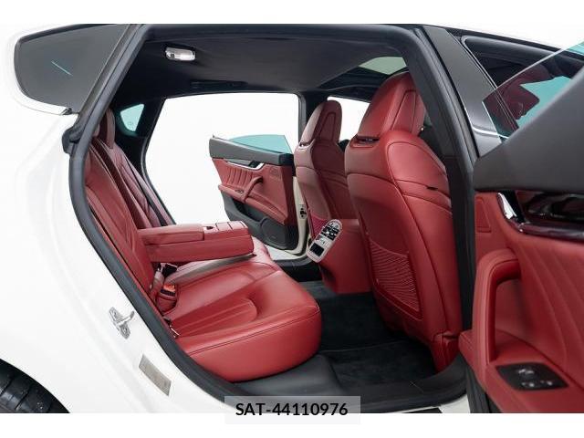Maserati QUATTROPORTE 2019-07 8874325-13