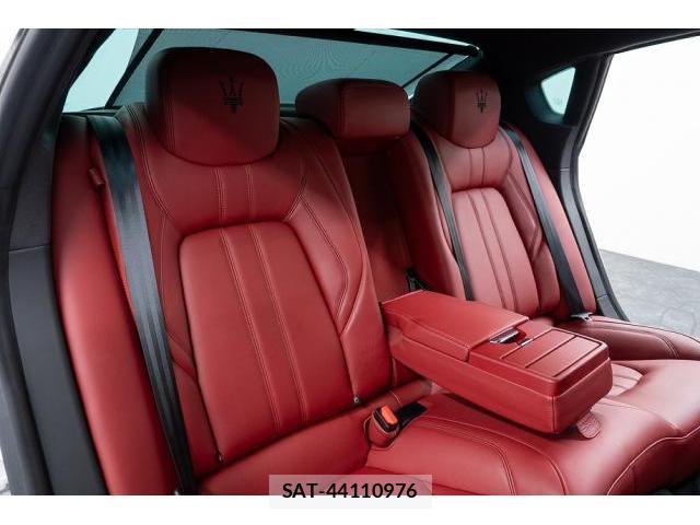 Maserati QUATTROPORTE 2019-07 8874325-14