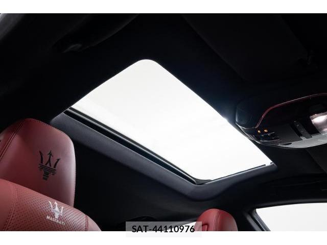 Maserati QUATTROPORTE 2019-07 8874325-16