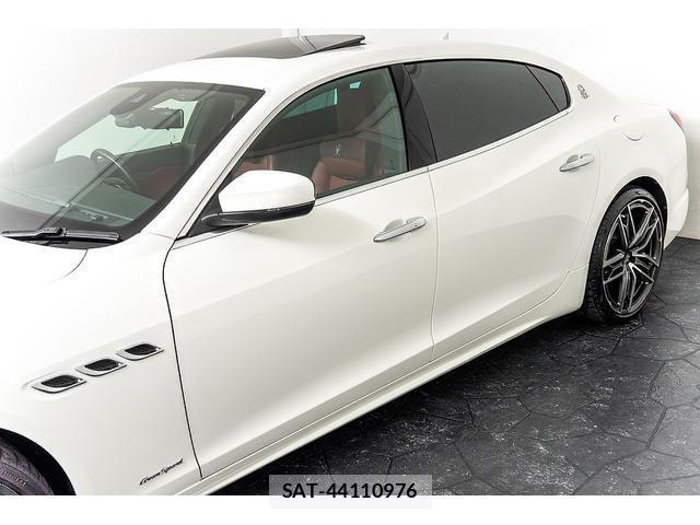 Maserati QUATTROPORTE 2019-07 8874325-7