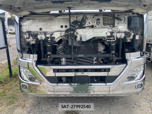UD Trucks QUON 2018-06 8875029-5
