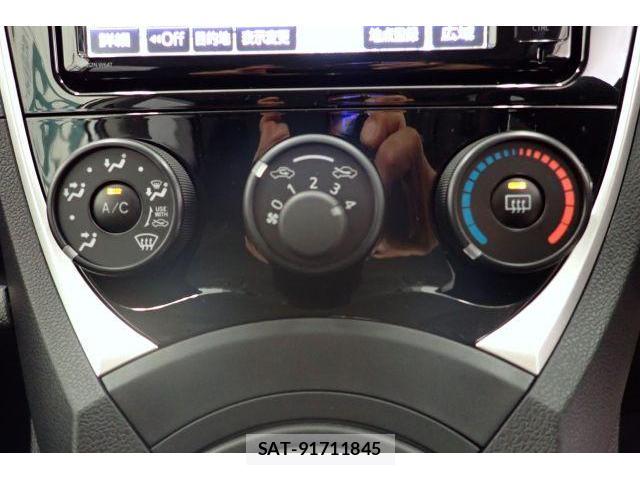 Toyota RACTIS 2015-09 8875512-17