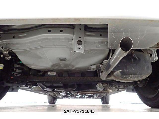 Toyota RACTIS 2015-09 8875512-9