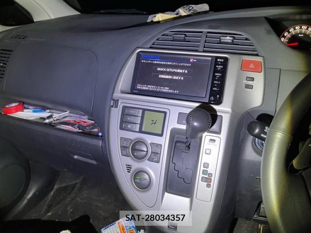 Toyota RACTIS 2010-01 8875692-19