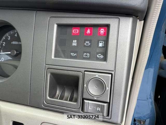 Nissan RASHEEN 1995-03 8873127-6