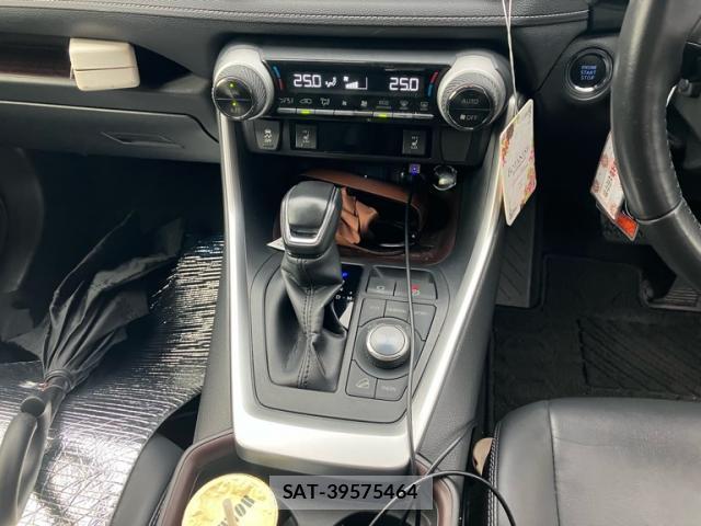 Toyota RAV4 2019-07 8873334-18