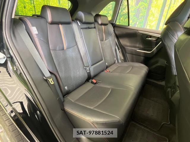 Toyota RAV4 2022-04 8873777-8