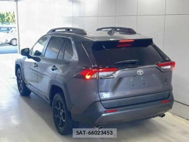 Toyota RAV4 2021-06 8874525-1