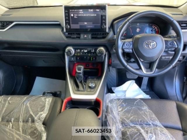Toyota RAV4 2021-06 8874525-2