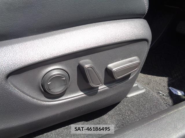 Toyota RAV4 2020-11 8874544-11