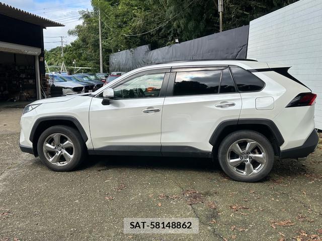 Toyota RAV4 2021-01 8874550-6