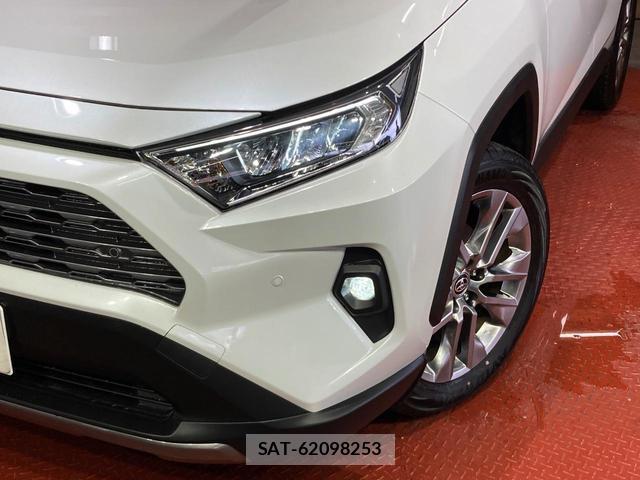 Toyota RAV4 2025-10 8874733-11