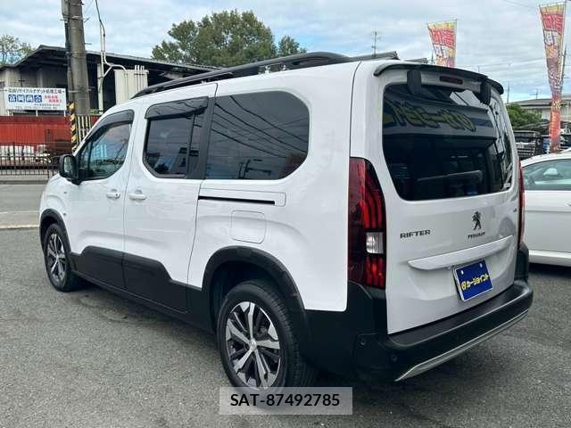 Peugeot Rifter 2023-05 8875386-1